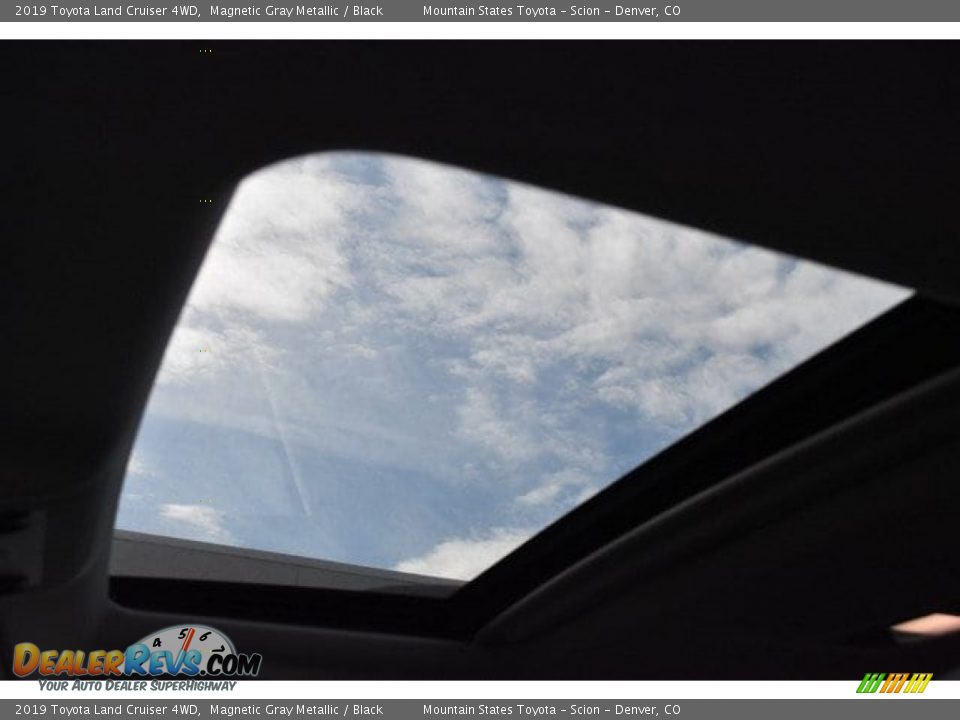 Sunroof of 2019 Toyota Land Cruiser 4WD Photo #9