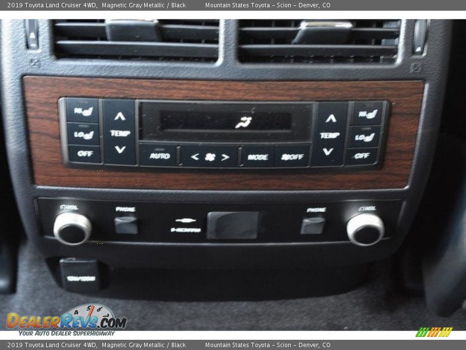 Controls of 2019 Toyota Land Cruiser 4WD Photo #17