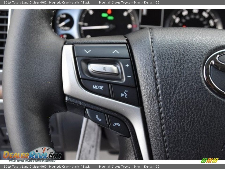 2019 Toyota Land Cruiser 4WD Steering Wheel Photo #32