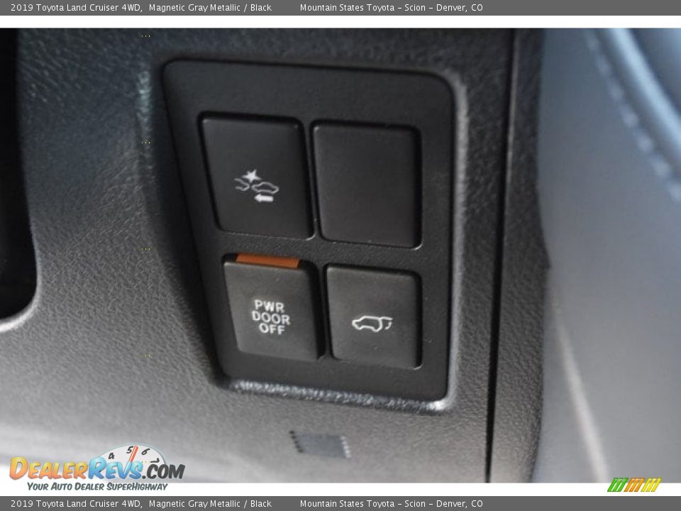 2019 Toyota Land Cruiser 4WD Magnetic Gray Metallic / Black Photo #35