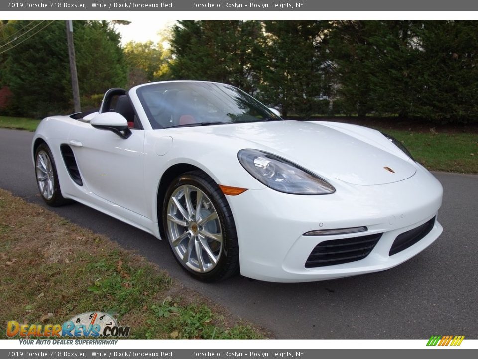 Front 3/4 View of 2019 Porsche 718 Boxster  Photo #1