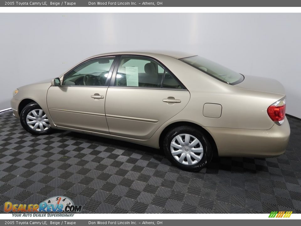 2005 Toyota Camry LE Beige / Taupe Photo #8