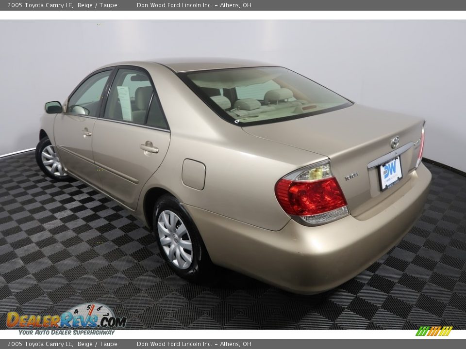 2005 Toyota Camry LE Beige / Taupe Photo #9