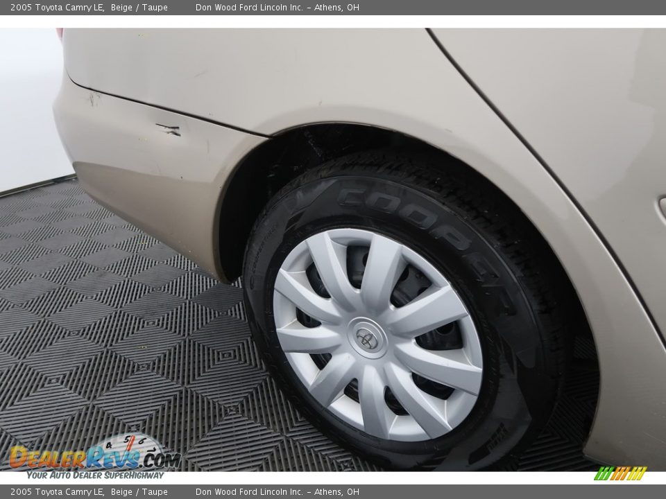 2005 Toyota Camry LE Beige / Taupe Photo #28