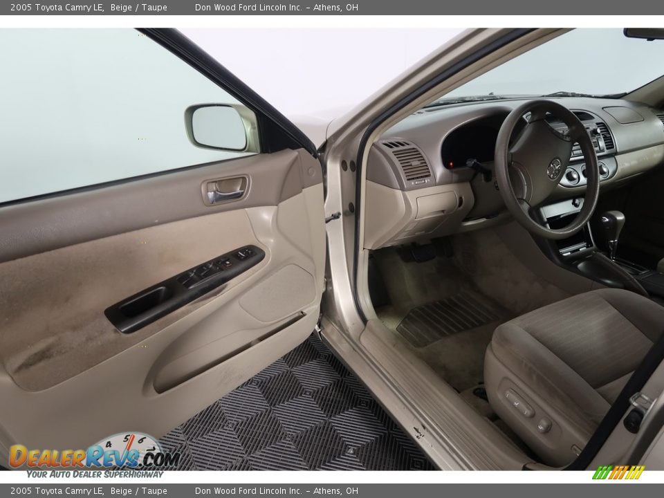 2005 Toyota Camry LE Beige / Taupe Photo #36