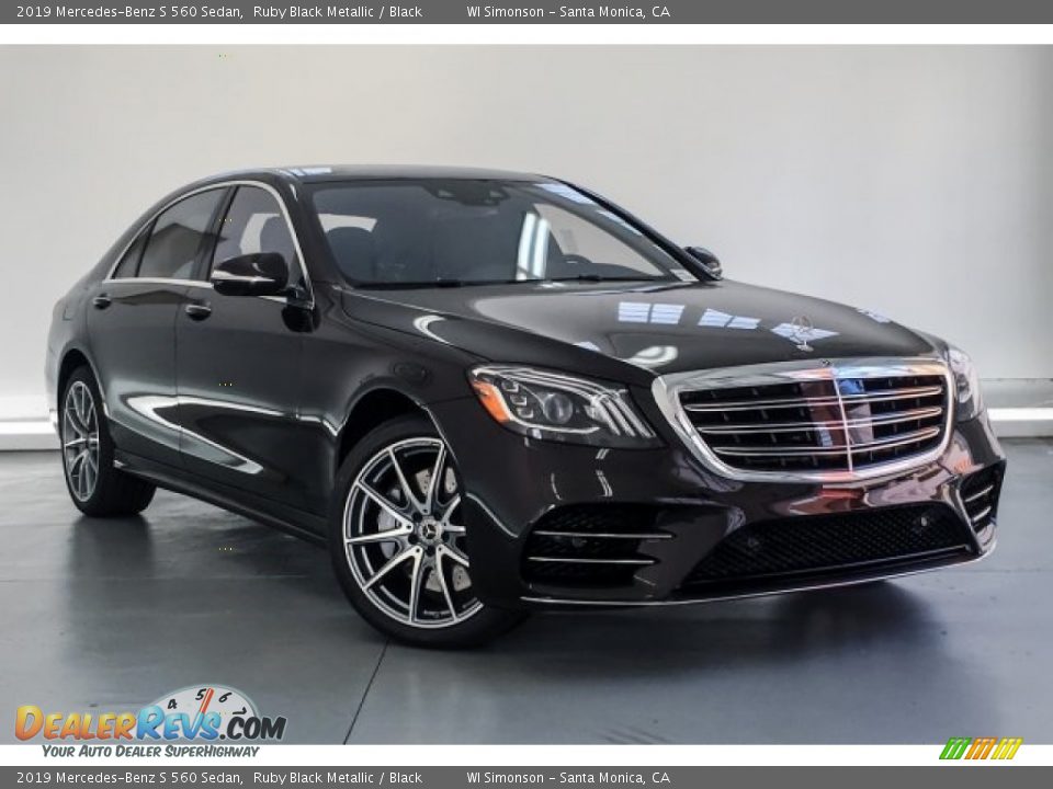 Front 3/4 View of 2019 Mercedes-Benz S 560 Sedan Photo #12