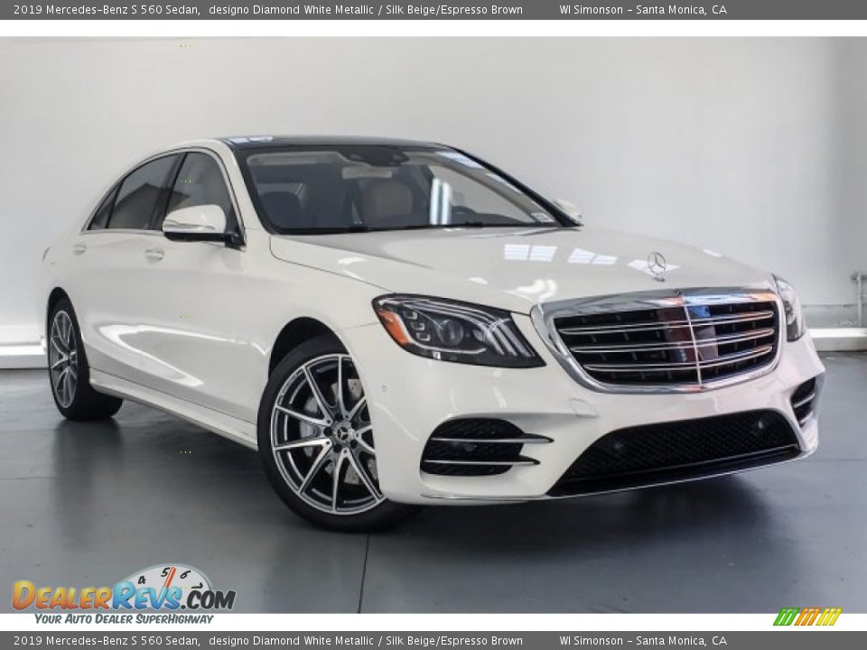 Front 3/4 View of 2019 Mercedes-Benz S 560 Sedan Photo #12