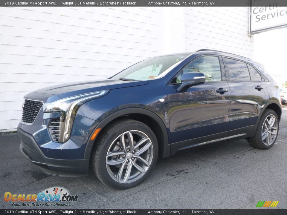 Front 3/4 View of 2019 Cadillac XT4 Sport AWD Photo #2