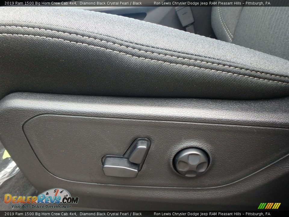 2019 Ram 1500 Big Horn Crew Cab 4x4 Diamond Black Crystal Pearl / Black Photo #15