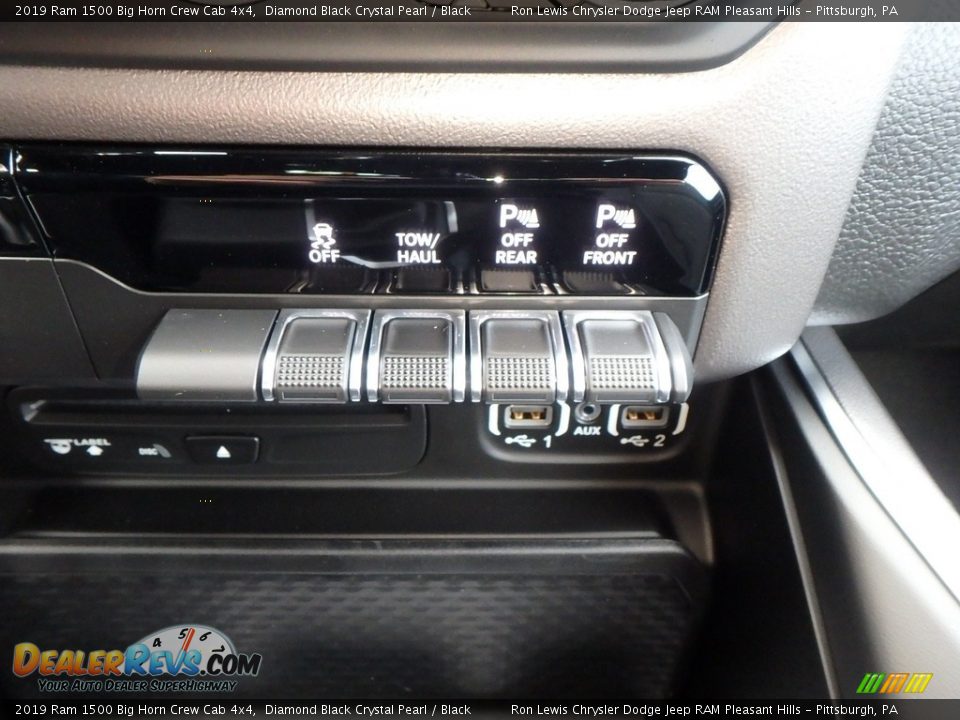 2019 Ram 1500 Big Horn Crew Cab 4x4 Diamond Black Crystal Pearl / Black Photo #18
