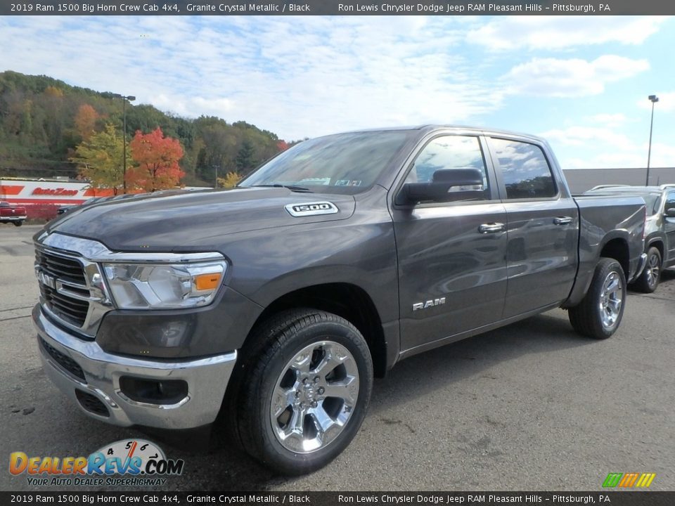 Front 3/4 View of 2019 Ram 1500 Big Horn Crew Cab 4x4 Photo #1