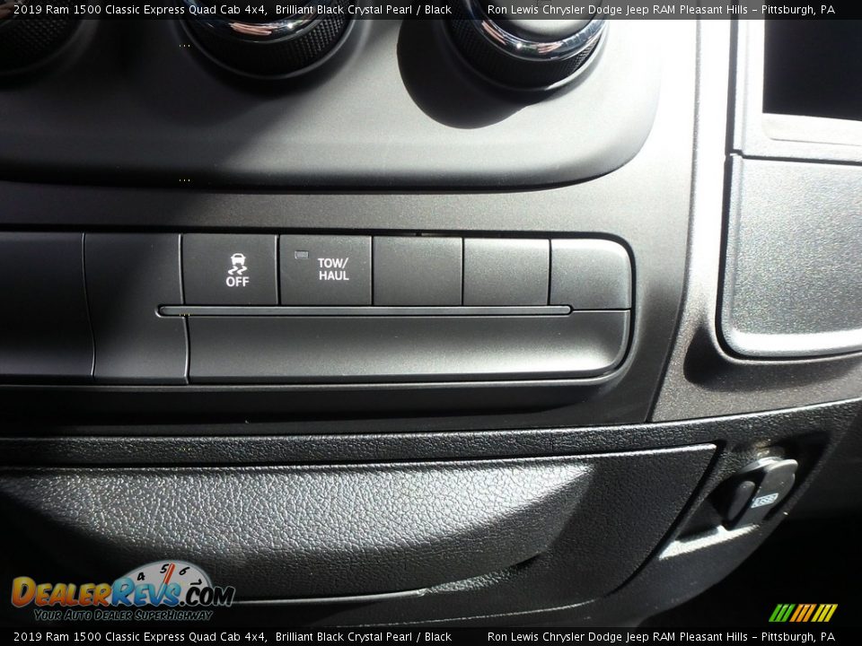 2019 Ram 1500 Classic Express Quad Cab 4x4 Brilliant Black Crystal Pearl / Black Photo #18