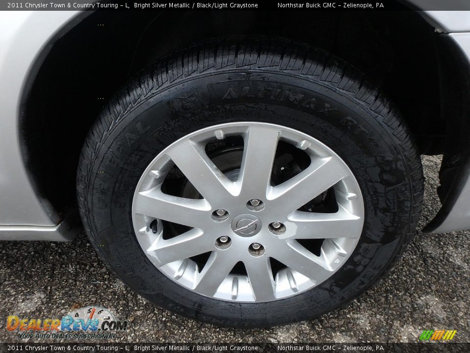 2011 Chrysler Town & Country Touring - L Bright Silver Metallic / Black/Light Graystone Photo #14