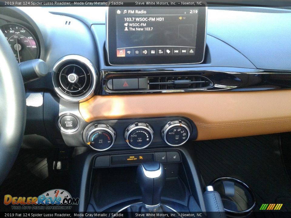 Controls of 2019 Fiat 124 Spider Lusso Roadster Photo #18