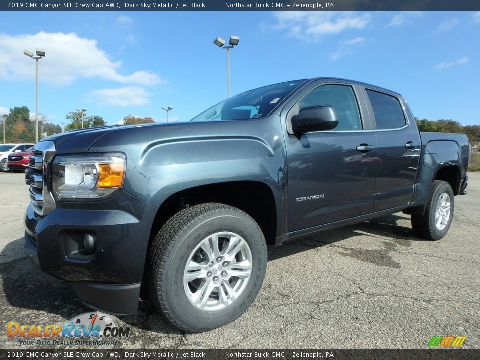 Front 3/4 View of 2019 GMC Canyon SLE Crew Cab 4WD Photo #1