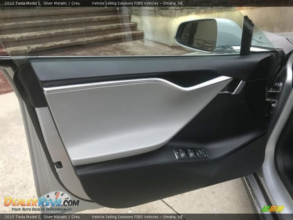 Door Panel of 2013 Tesla Model S  Photo #16