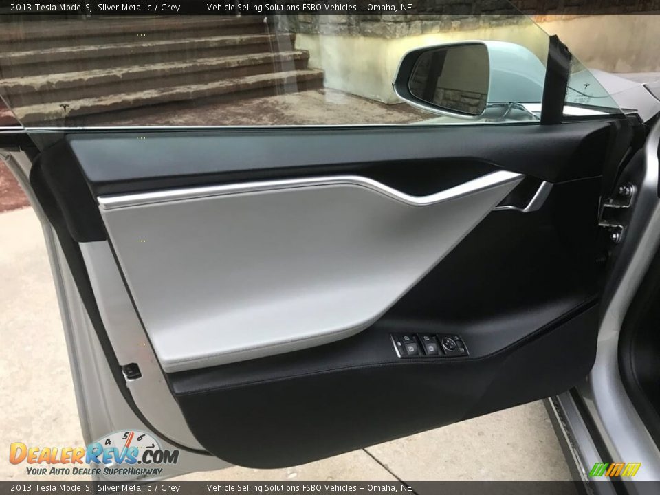 Door Panel of 2013 Tesla Model S  Photo #17