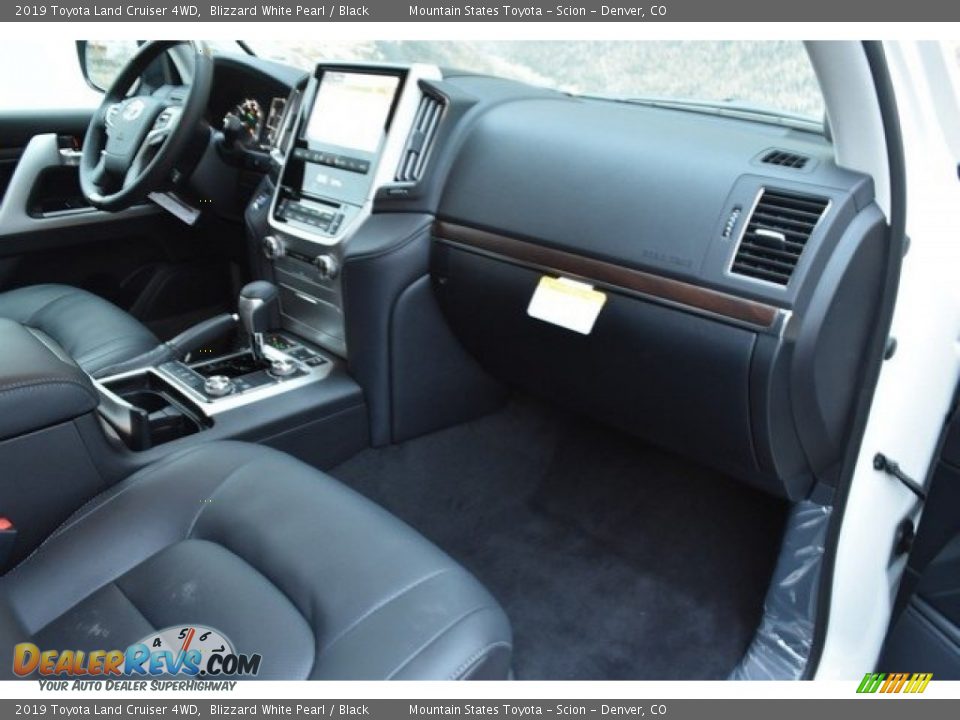 2019 Toyota Land Cruiser 4WD Blizzard White Pearl / Black Photo #11
