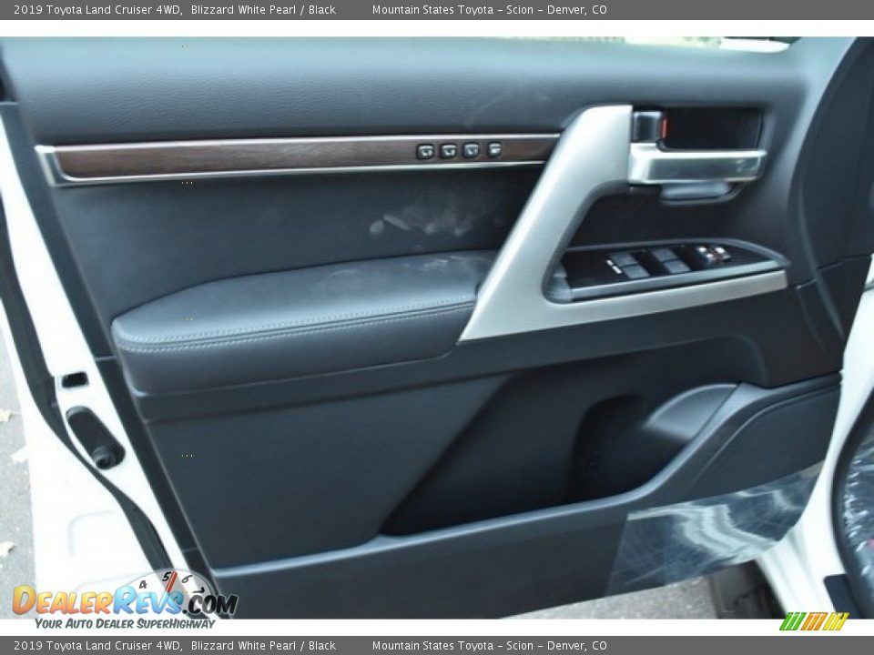 2019 Toyota Land Cruiser 4WD Blizzard White Pearl / Black Photo #25