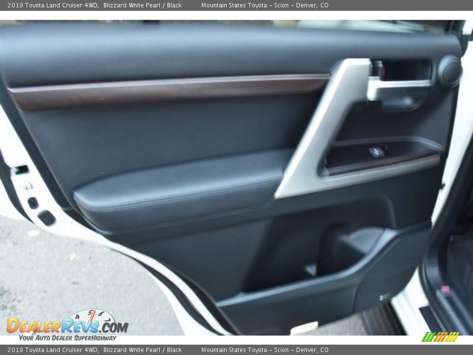 2019 Toyota Land Cruiser 4WD Blizzard White Pearl / Black Photo #26