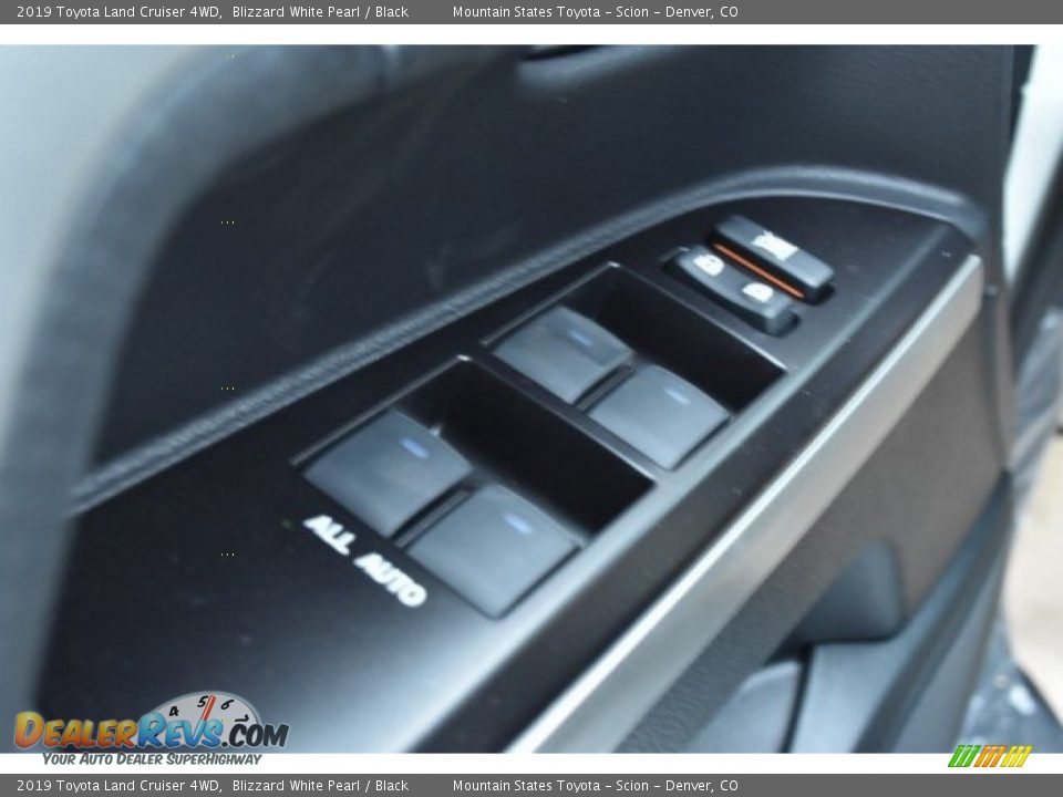 2019 Toyota Land Cruiser 4WD Blizzard White Pearl / Black Photo #29