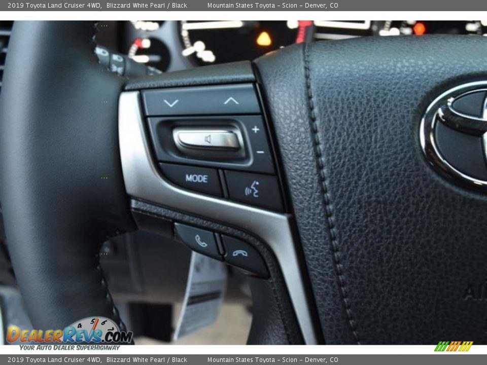 2019 Toyota Land Cruiser 4WD Blizzard White Pearl / Black Photo #32