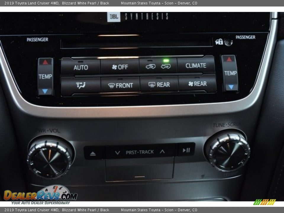 2019 Toyota Land Cruiser 4WD Blizzard White Pearl / Black Photo #35