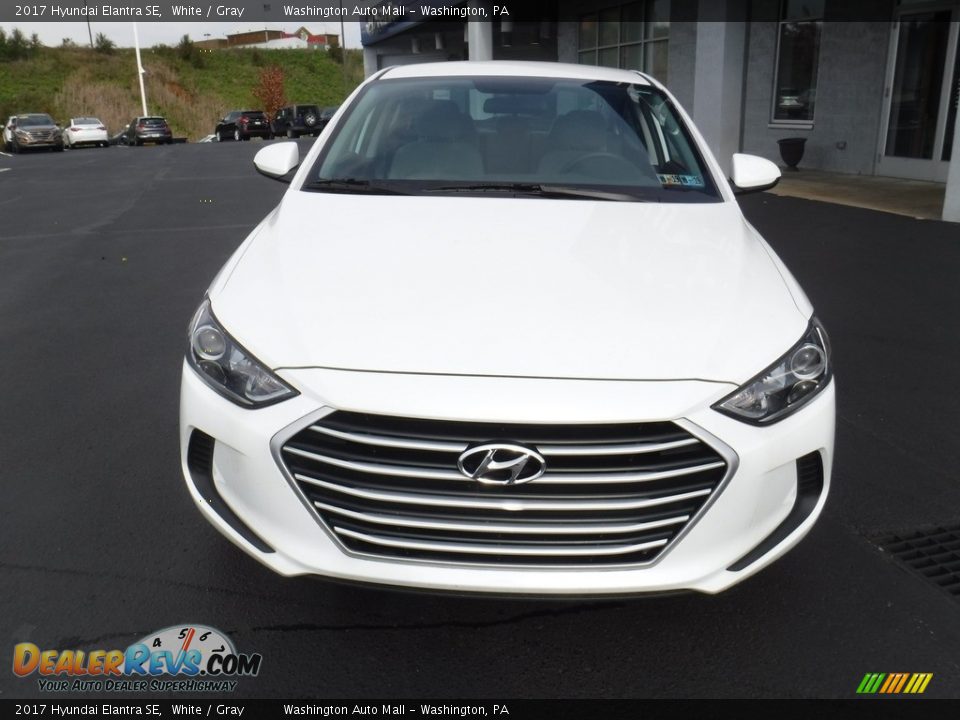 2017 Hyundai Elantra SE White / Gray Photo #4