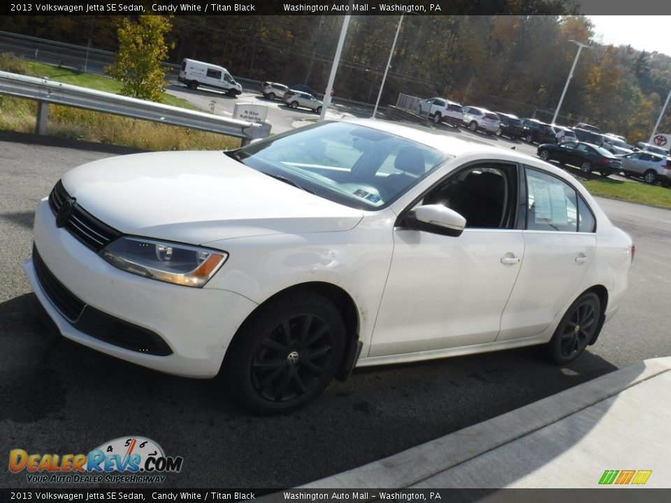 2013 Volkswagen Jetta SE Sedan Candy White / Titan Black Photo #5