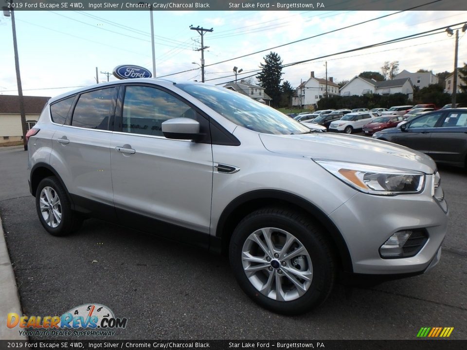 Front 3/4 View of 2019 Ford Escape SE 4WD Photo #3