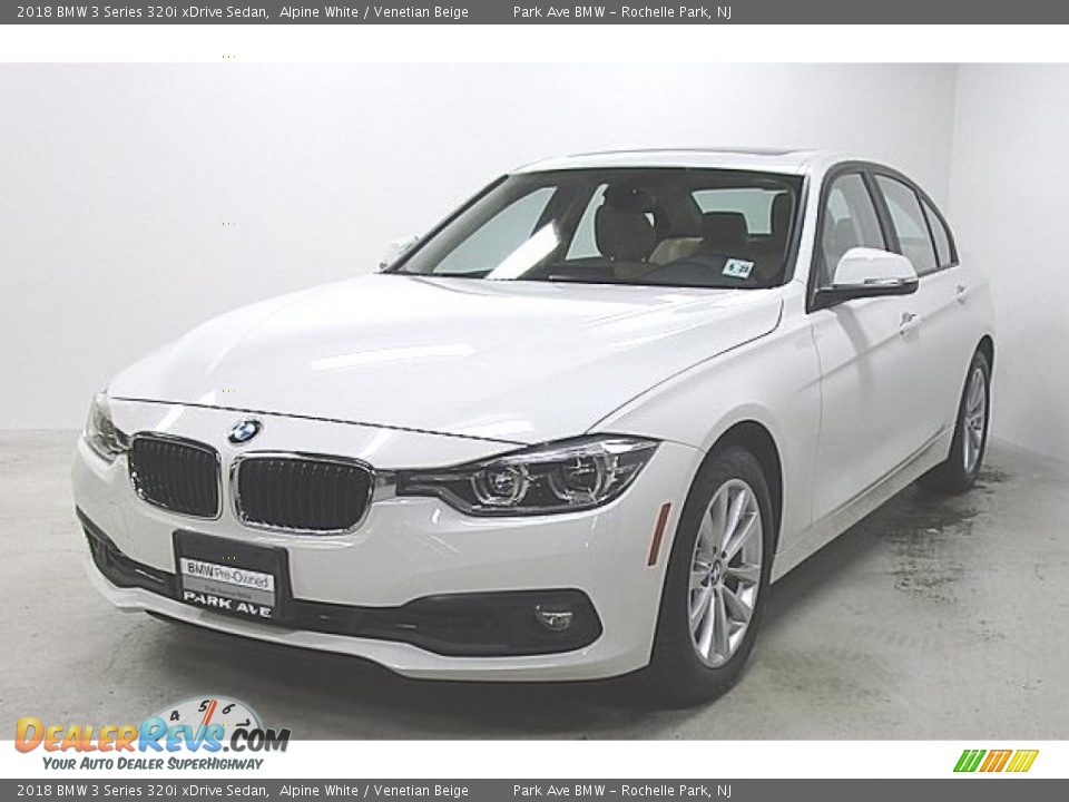 2018 BMW 3 Series 320i xDrive Sedan Alpine White / Venetian Beige Photo #1