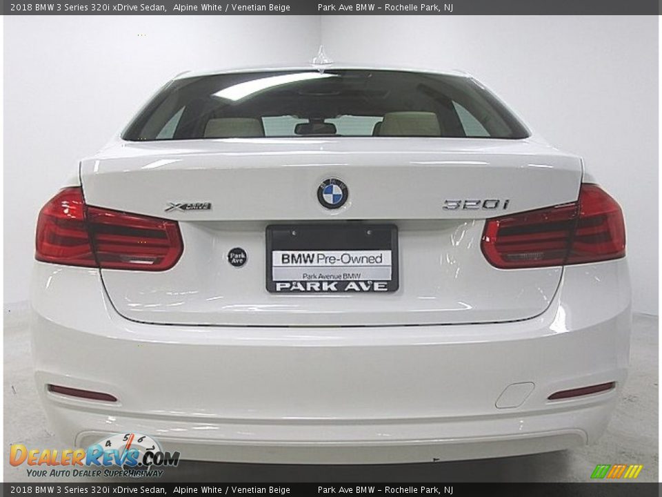 2018 BMW 3 Series 320i xDrive Sedan Alpine White / Venetian Beige Photo #3