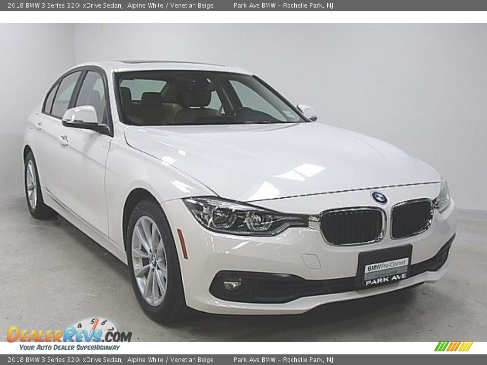 2018 BMW 3 Series 320i xDrive Sedan Alpine White / Venetian Beige Photo #5