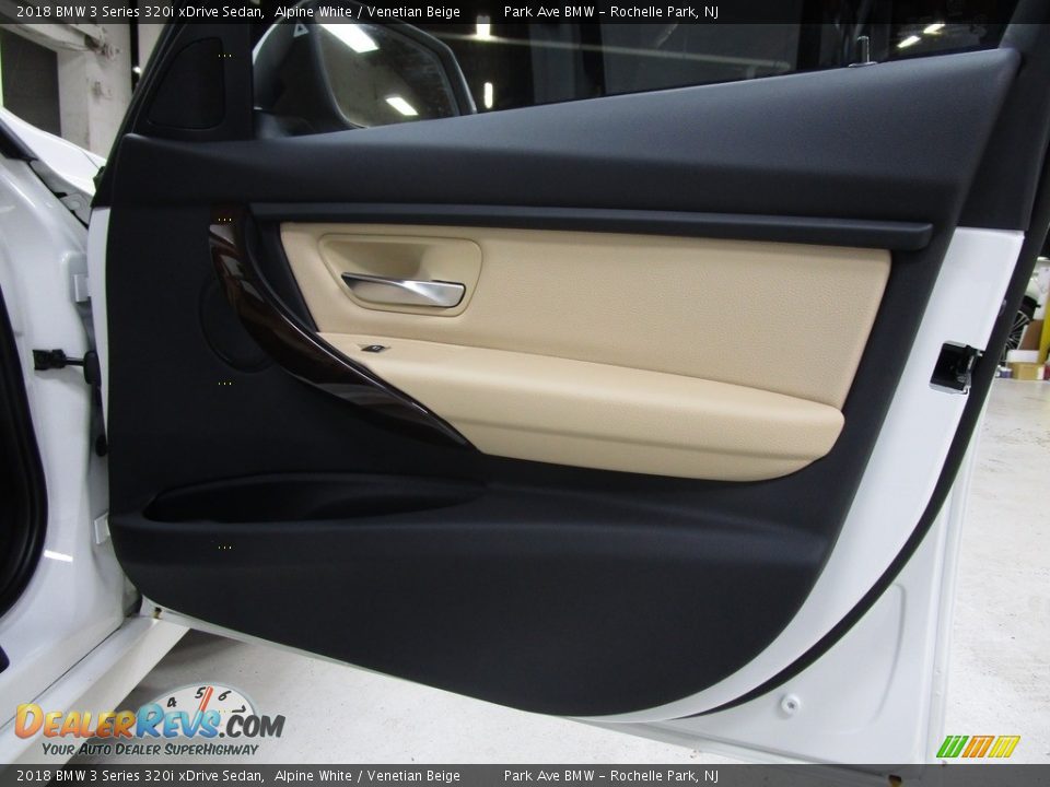 2018 BMW 3 Series 320i xDrive Sedan Alpine White / Venetian Beige Photo #13
