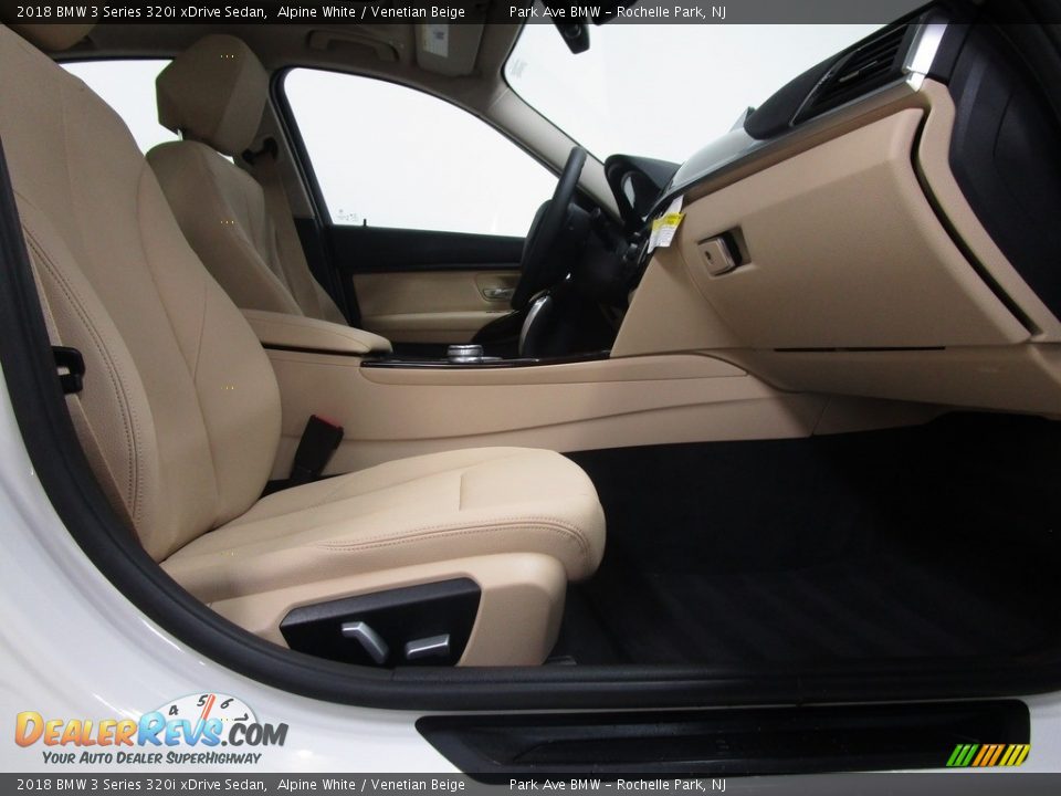 2018 BMW 3 Series 320i xDrive Sedan Alpine White / Venetian Beige Photo #15