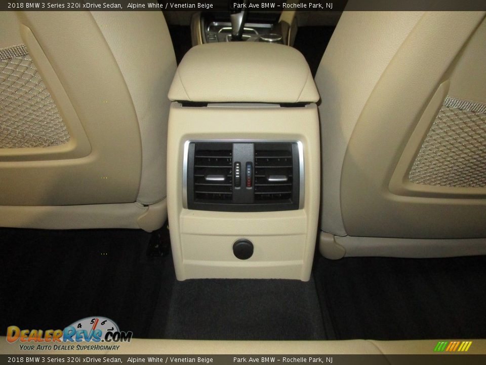 2018 BMW 3 Series 320i xDrive Sedan Alpine White / Venetian Beige Photo #19