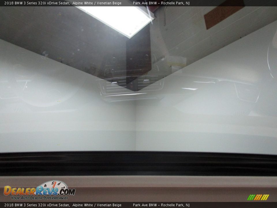 2018 BMW 3 Series 320i xDrive Sedan Alpine White / Venetian Beige Photo #21