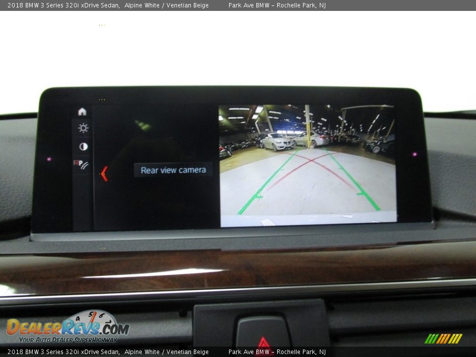2018 BMW 3 Series 320i xDrive Sedan Alpine White / Venetian Beige Photo #26