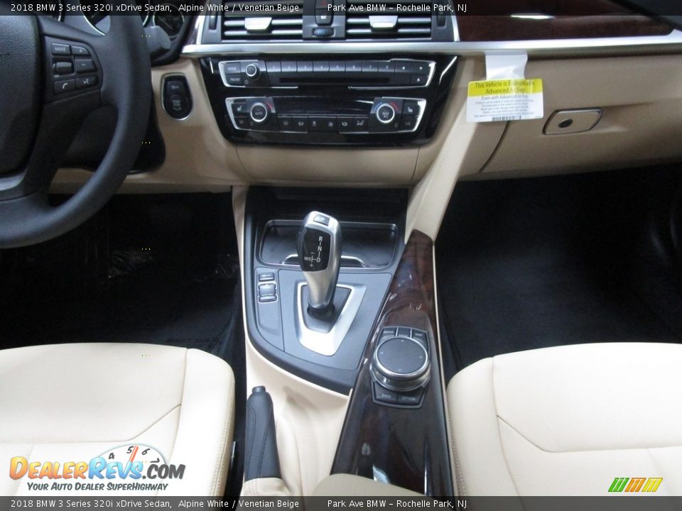 2018 BMW 3 Series 320i xDrive Sedan Alpine White / Venetian Beige Photo #27