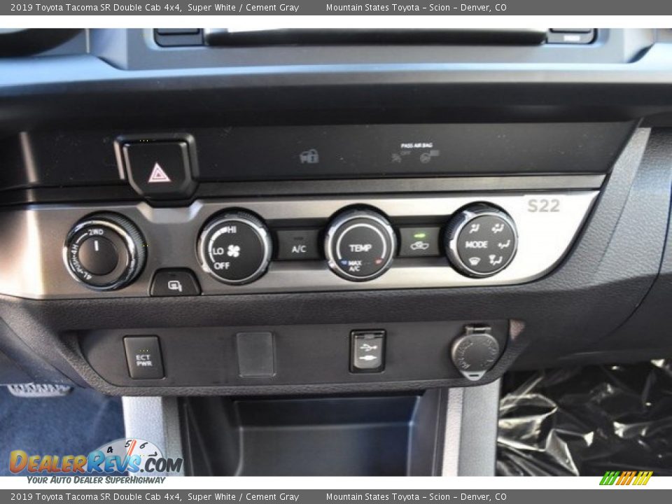 2019 Toyota Tacoma SR Double Cab 4x4 Super White / Cement Gray Photo #29