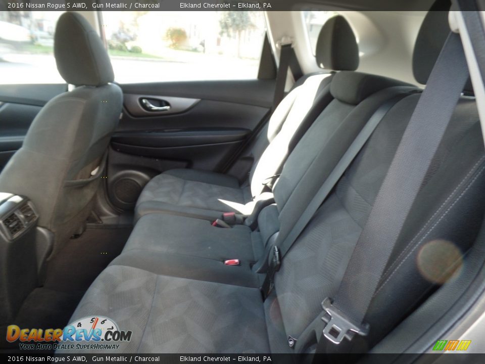 2016 Nissan Rogue S AWD Gun Metallic / Charcoal Photo #16