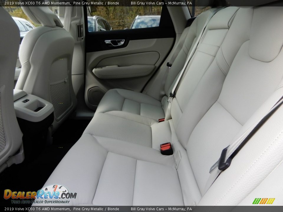Rear Seat of 2019 Volvo XC60 T6 AWD Momentum Photo #8