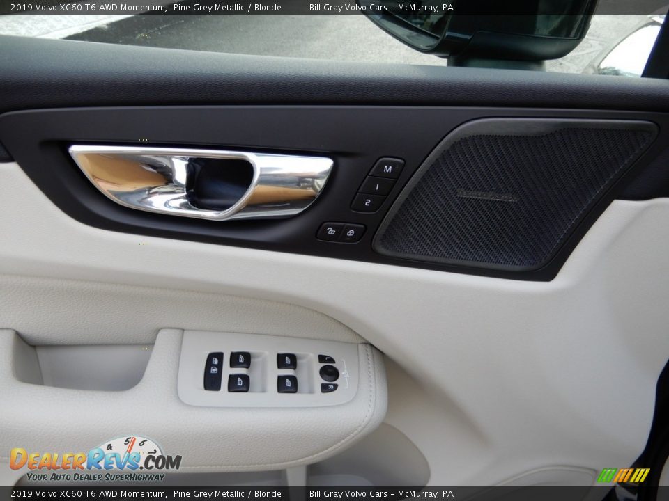 Door Panel of 2019 Volvo XC60 T6 AWD Momentum Photo #10