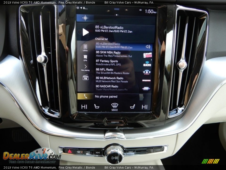 Controls of 2019 Volvo XC60 T6 AWD Momentum Photo #15