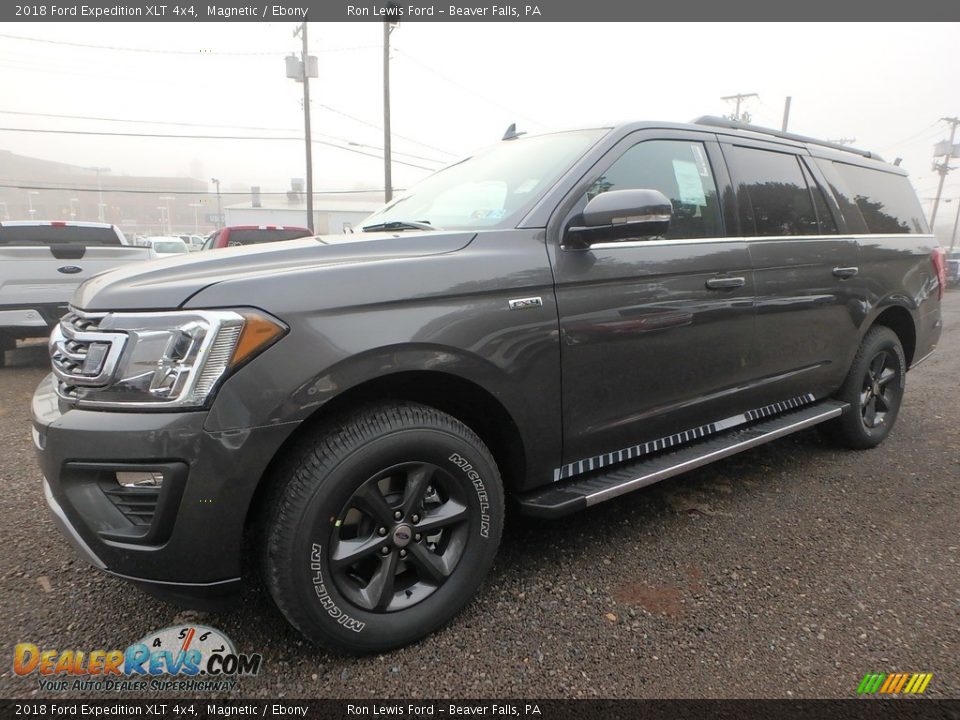 Front 3/4 View of 2018 Ford Expedition XLT 4x4 Photo #7