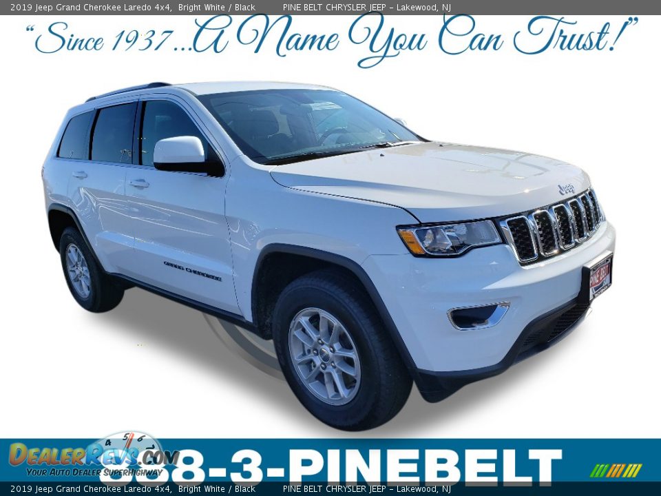 2019 Jeep Grand Cherokee Laredo 4x4 Bright White / Black Photo #1