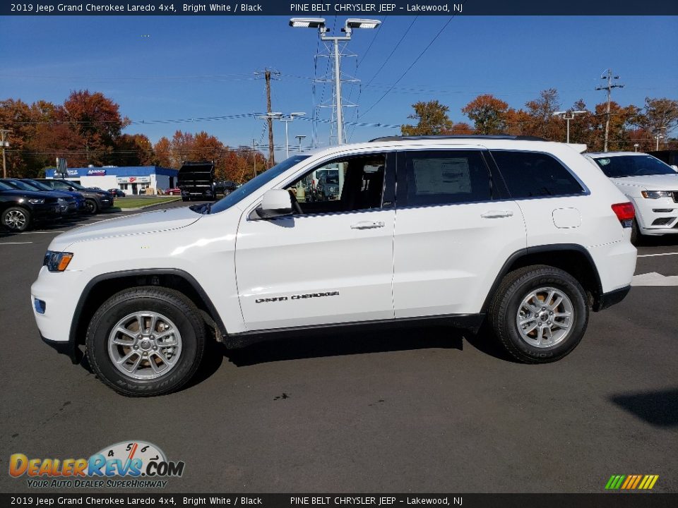 2019 Jeep Grand Cherokee Laredo 4x4 Bright White / Black Photo #3