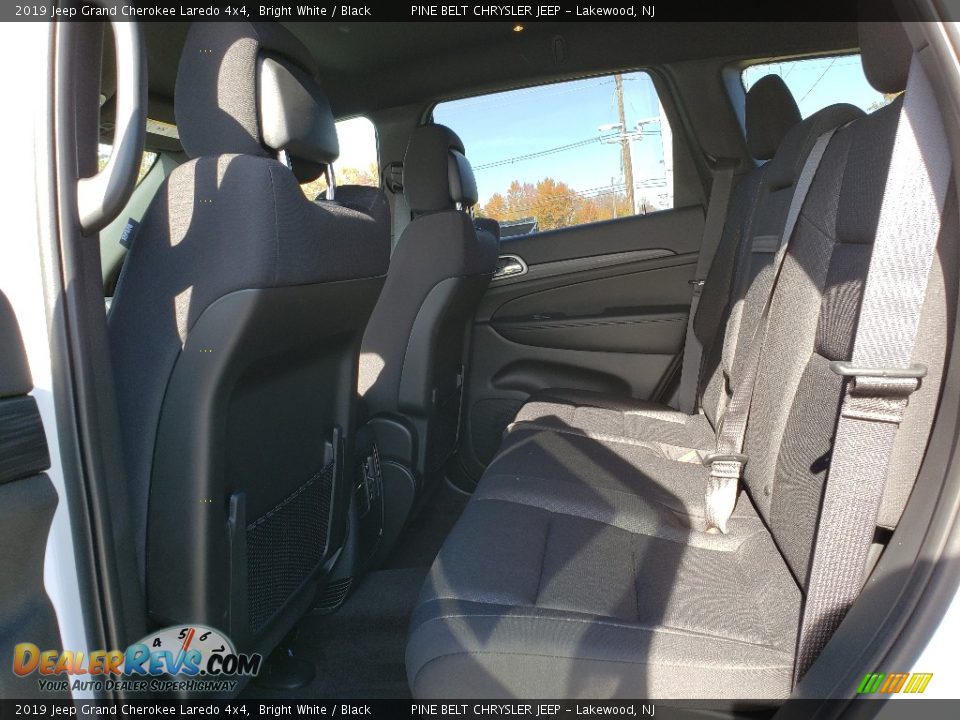 2019 Jeep Grand Cherokee Laredo 4x4 Bright White / Black Photo #6