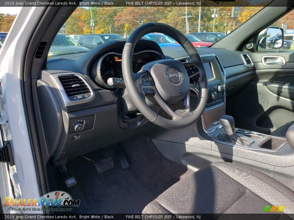 2019 Jeep Grand Cherokee Laredo 4x4 Bright White / Black Photo #7
