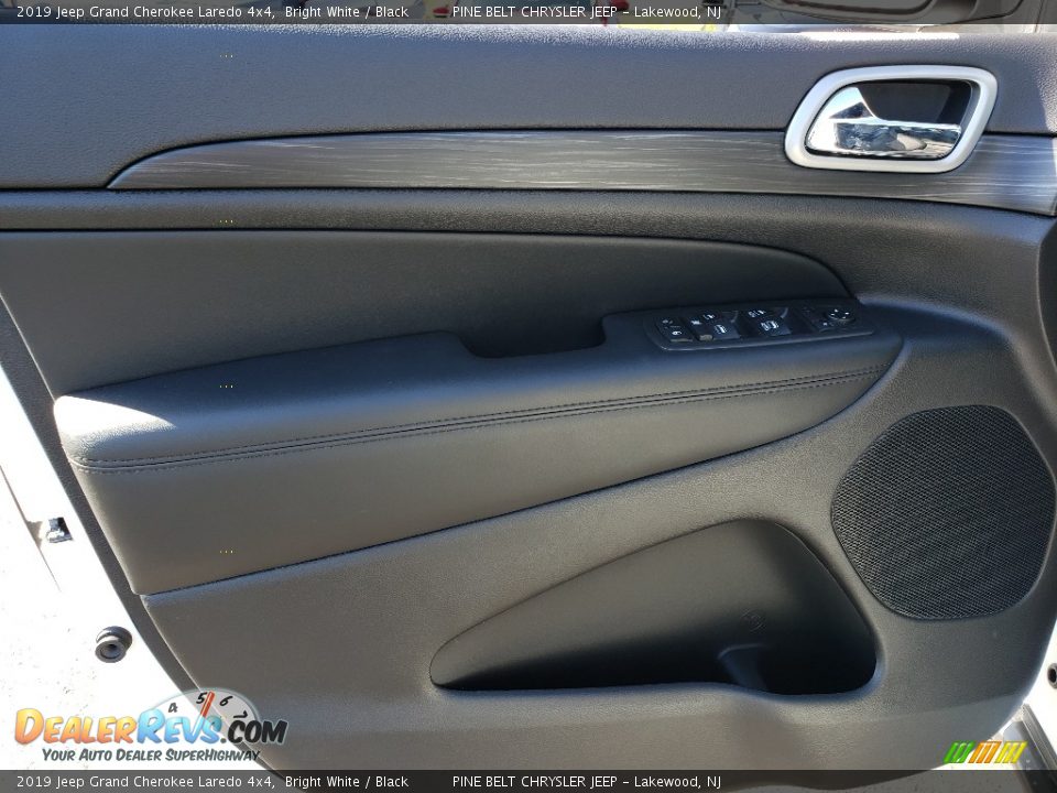 2019 Jeep Grand Cherokee Laredo 4x4 Bright White / Black Photo #8